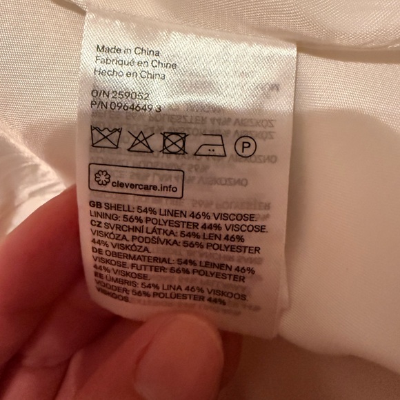 Oversized women’s blazer in off-white - Picture 7 of 8